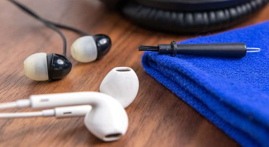 How to Clean your Ear Buds or Earphones